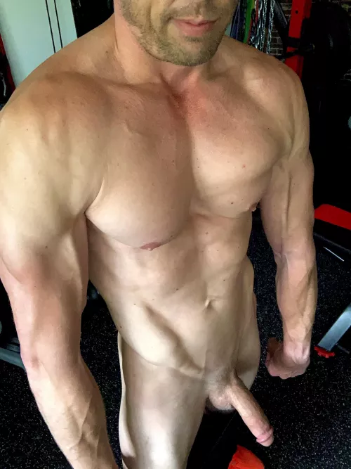 Hangin’ loose in the home gym