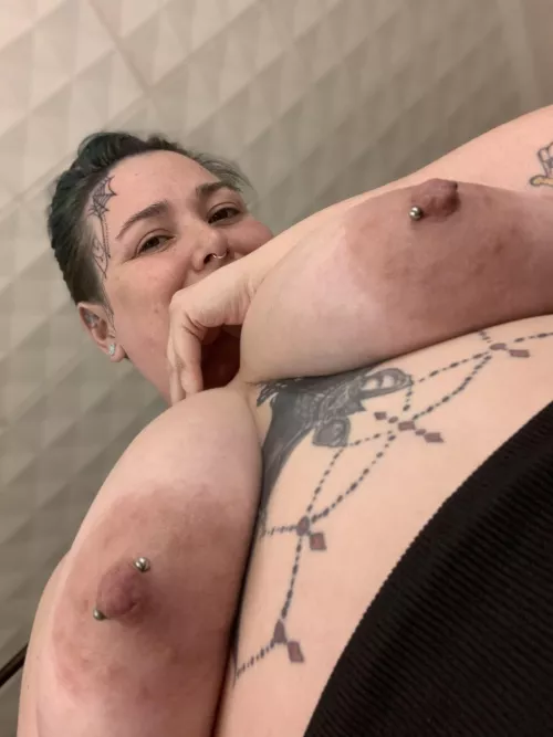 Hanging low just for you 💋