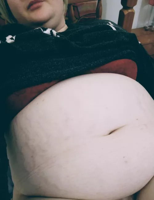 Hanging out with my fat belly ๐