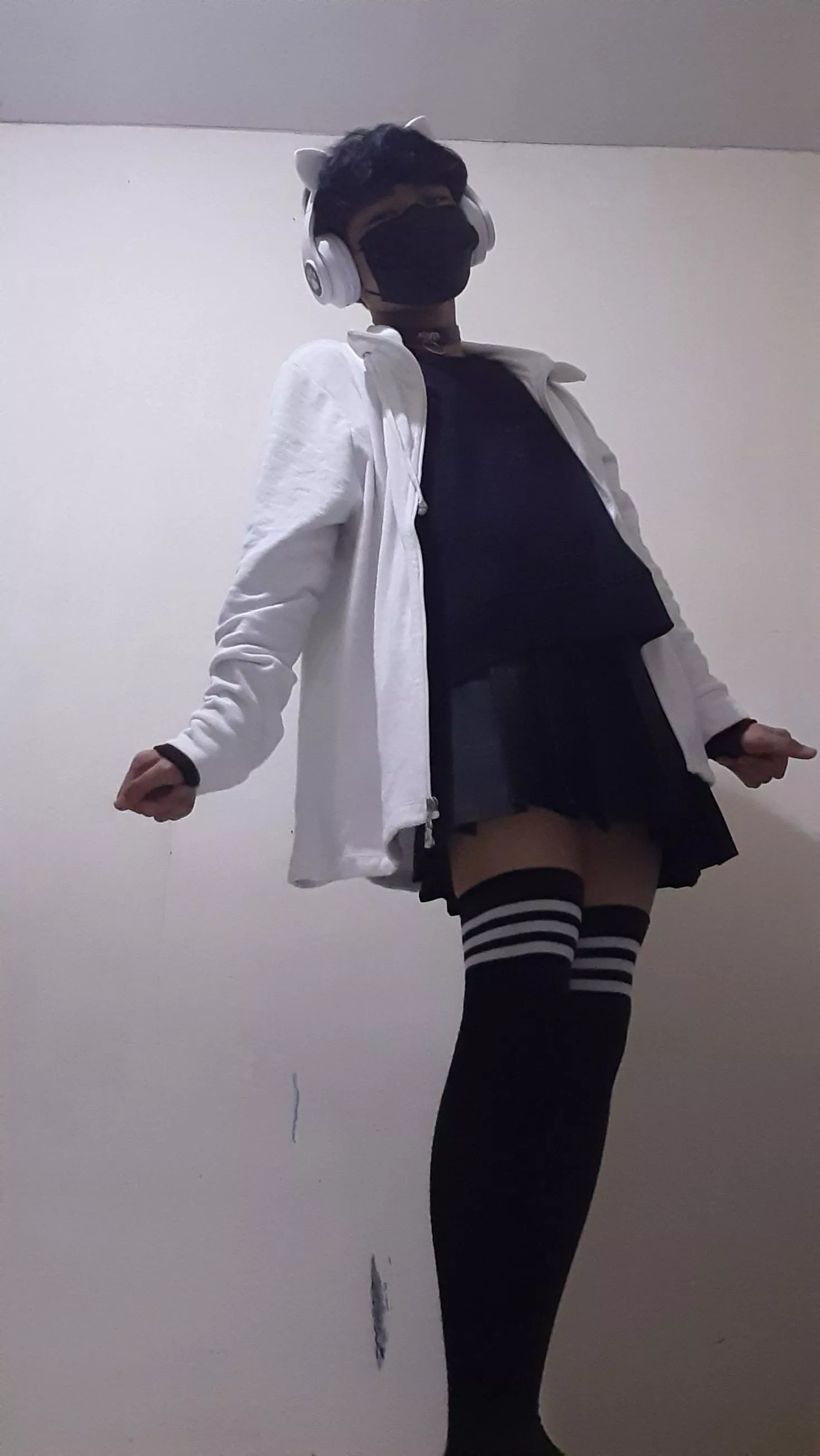 HAPPY FEMBOY FRIDAY!! >:3