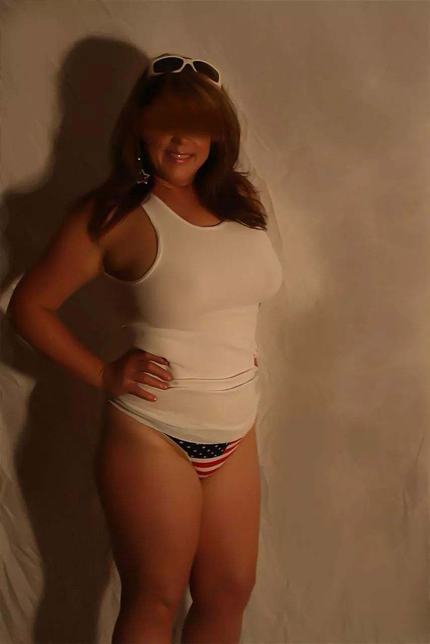 Happy first Milf Monday of 2022!💋(F54)