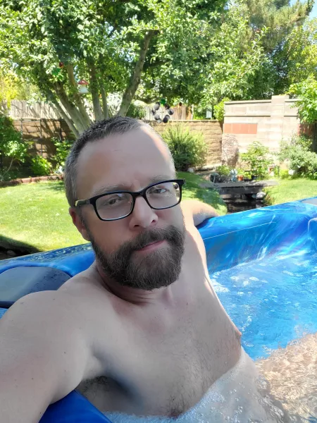 Happy Fourth of July from... my hot tub? Love to you all! π