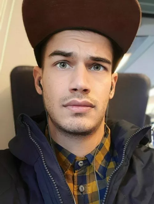 Happy friday, bros!