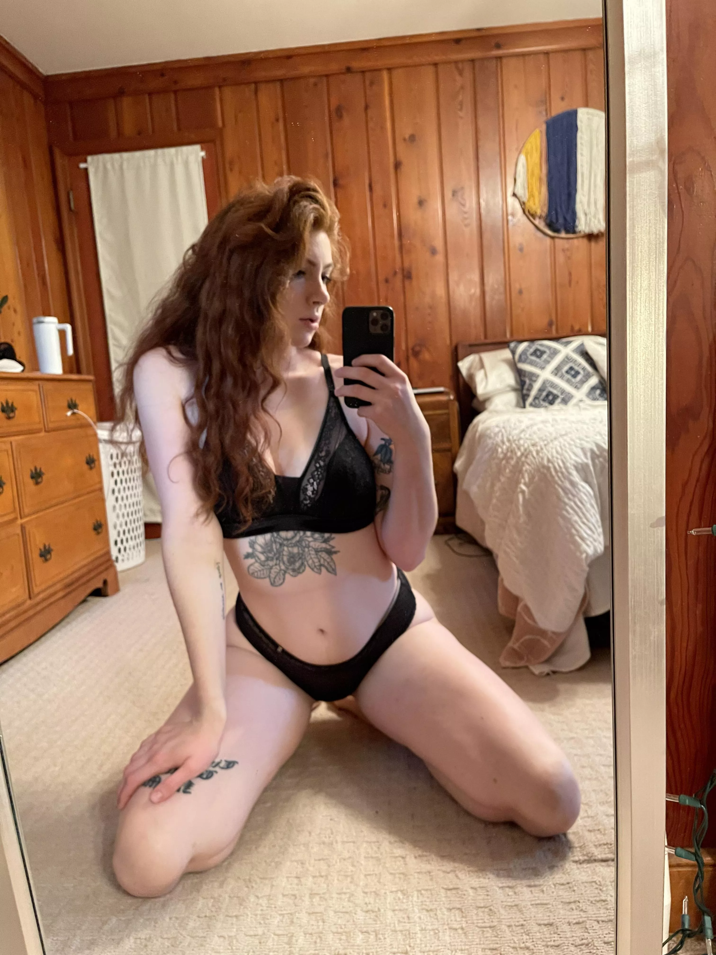 Happy Friday! I don’t think I’ll leave the bedroom all weekend [f] 6’3”