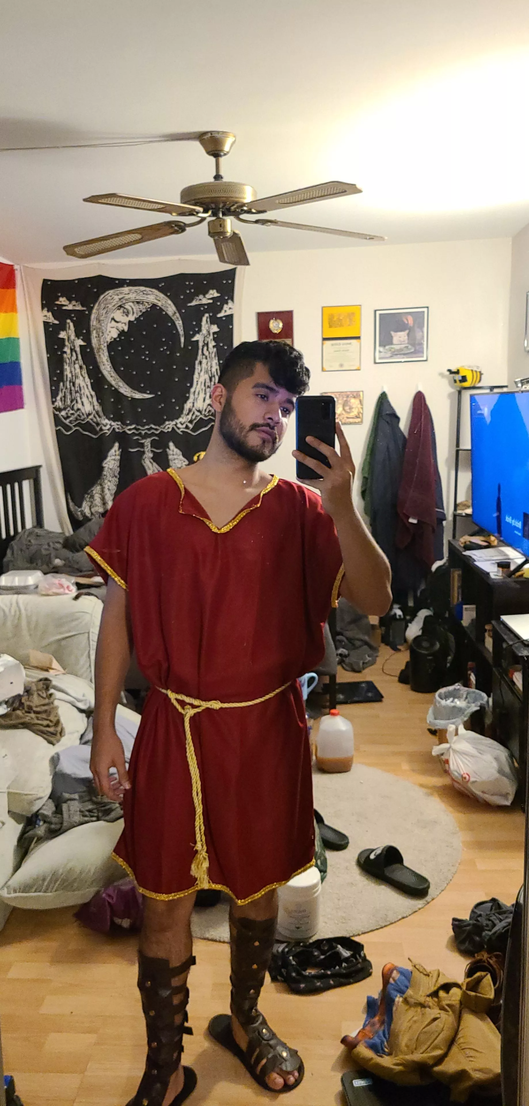 Happy Friday! WHOS READY FOR HALLOWEEN? (Ignore the spooky mess 😂)