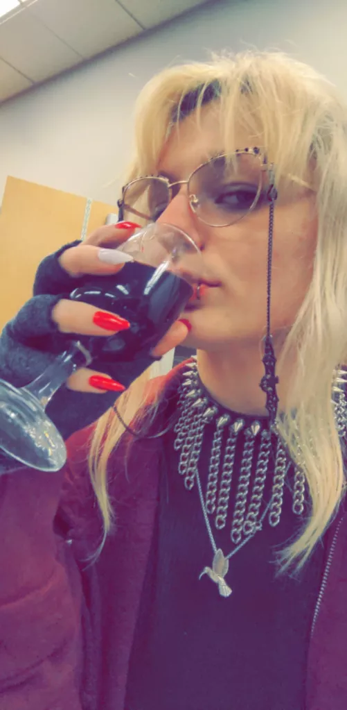 Happy Holidays everybody 🥰 yes these are my natural nails 👀