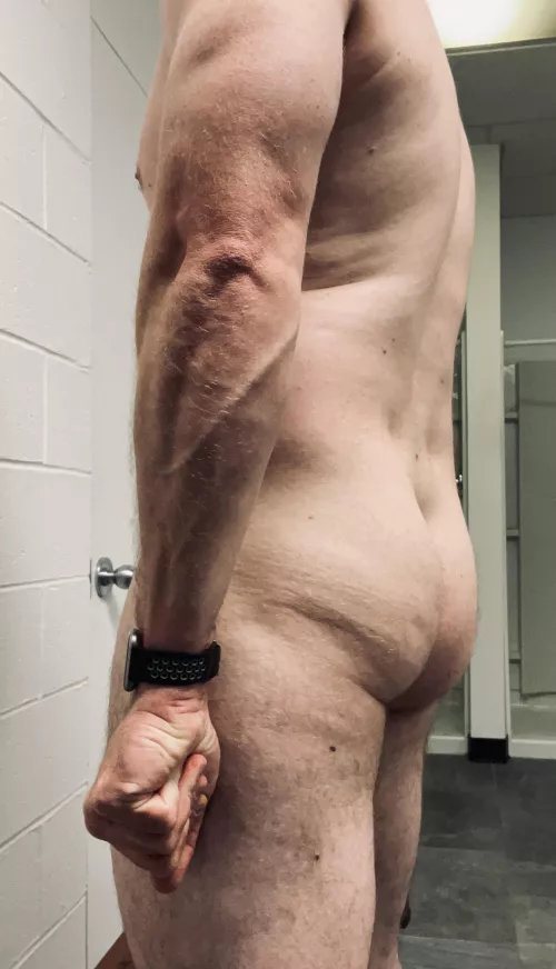 Happy Hump Day from me and my veiny forearm