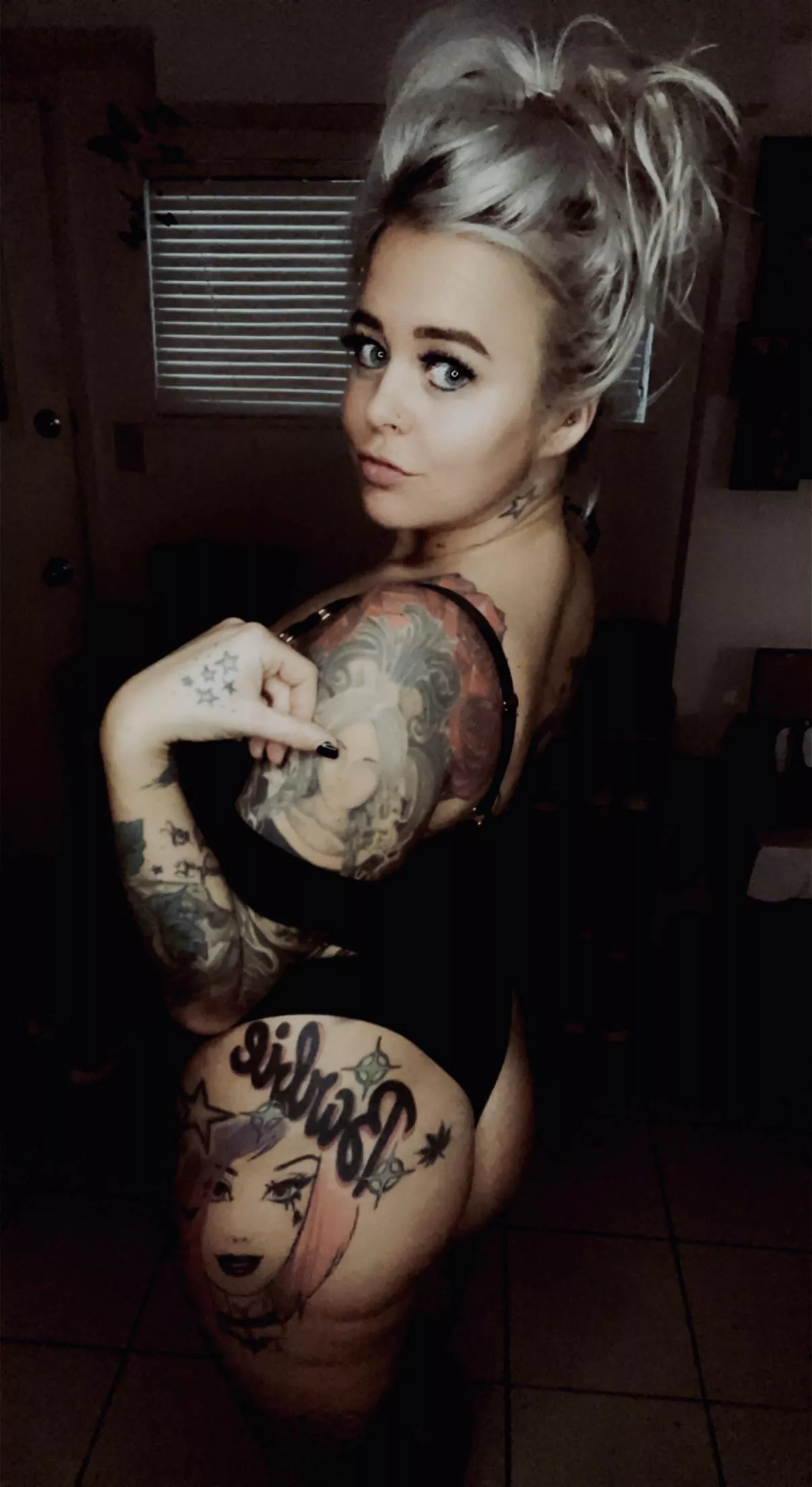 Happy Hump Dayyy (@nikkinikkin9nedoors) [instagram]