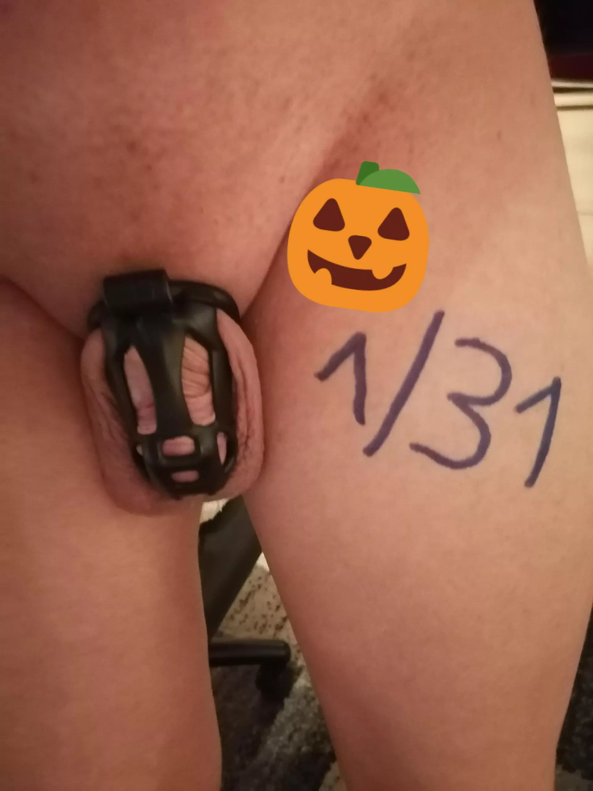 Happy Locktober everyone! 😁🎃🔐 This year I'm going into it already being locked up since 60 days 😅