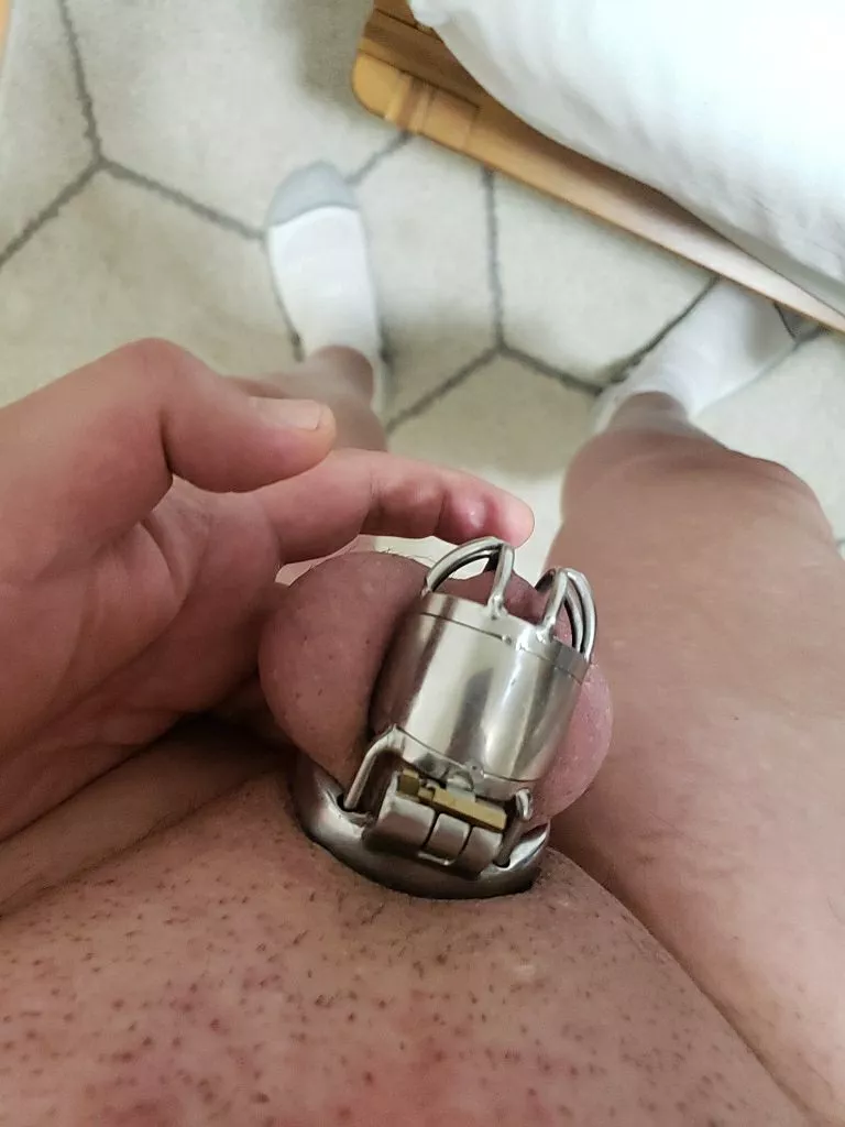Happy Locktober. First one and feeling good.💕💋 Happy Locktober. First one and feeling good.💕💋