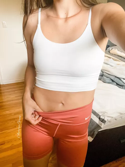 Happy Monday ๐. Come see my post workout shower on my page ๐