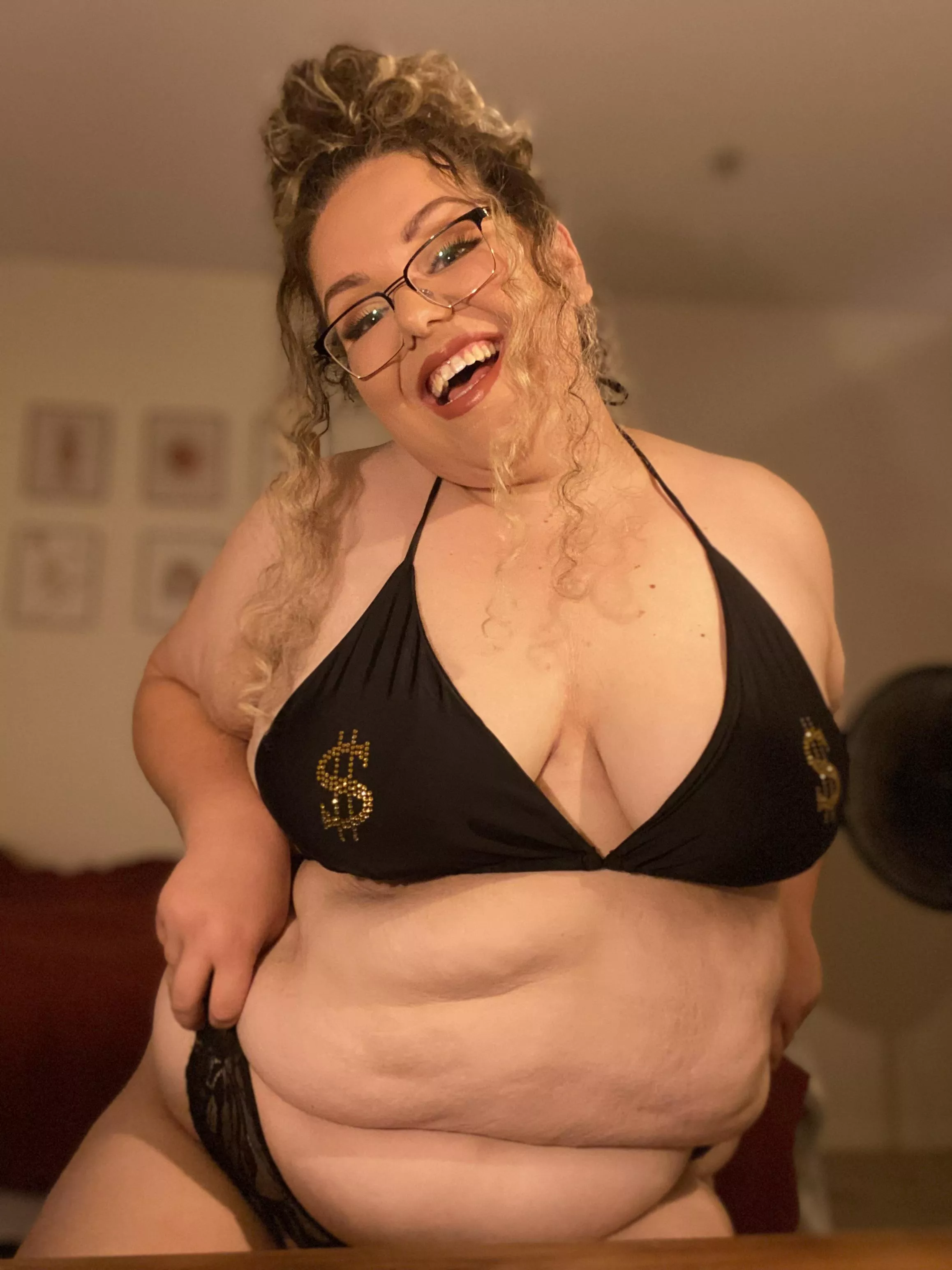 Happy Monday motherfuckers 🥂✨