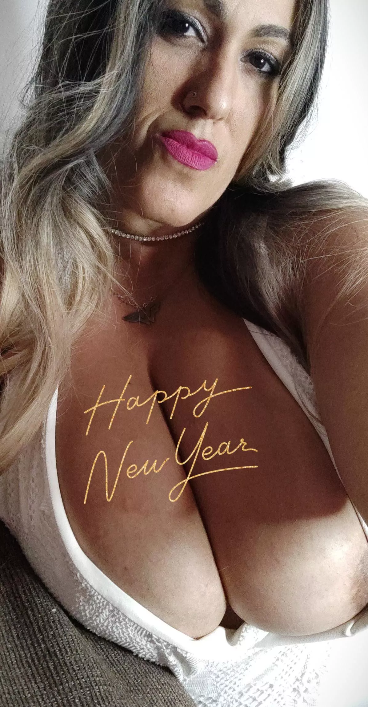 Happy new year babe! 🥂👅💋🔥🥵💦 Im so alone hbu?