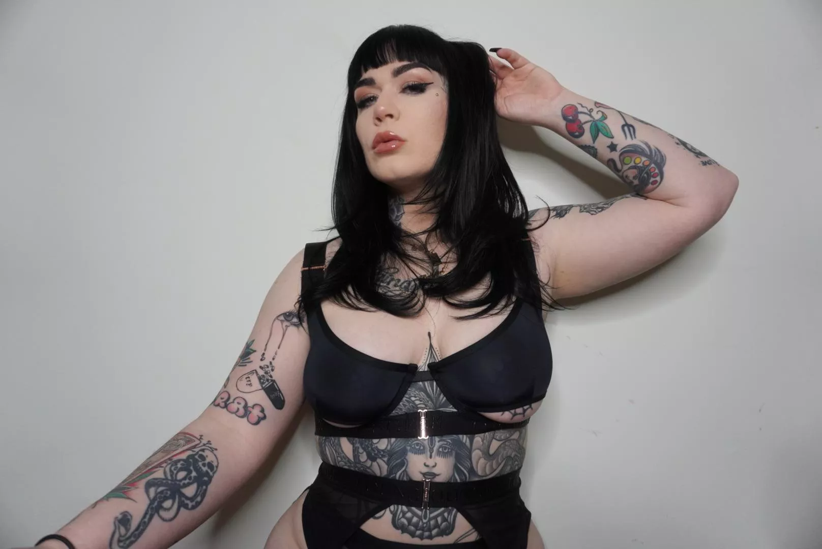 Happy new year 🖤 have fun tonight!