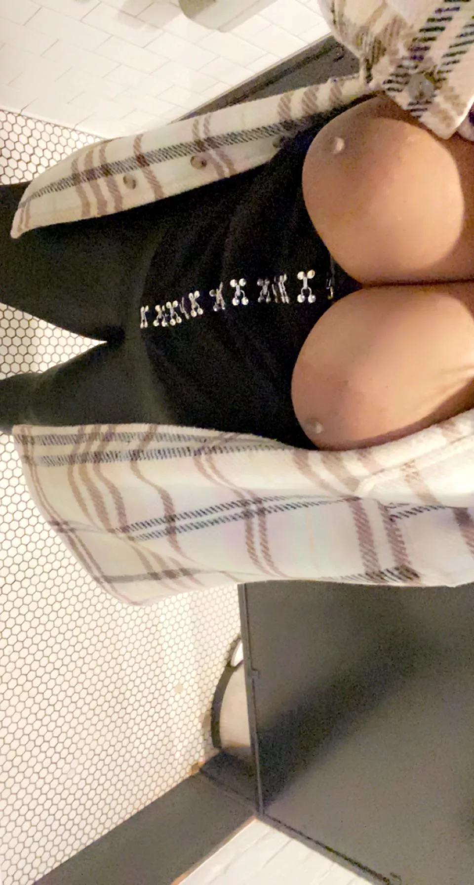 Happy New Year🍾🍾 (snuck into the bathroom (f)or this)🙄😂🙈