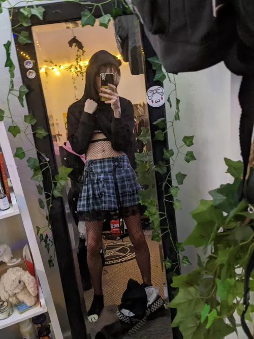 Happy new year to all my femboys + femboy enjoyers!!