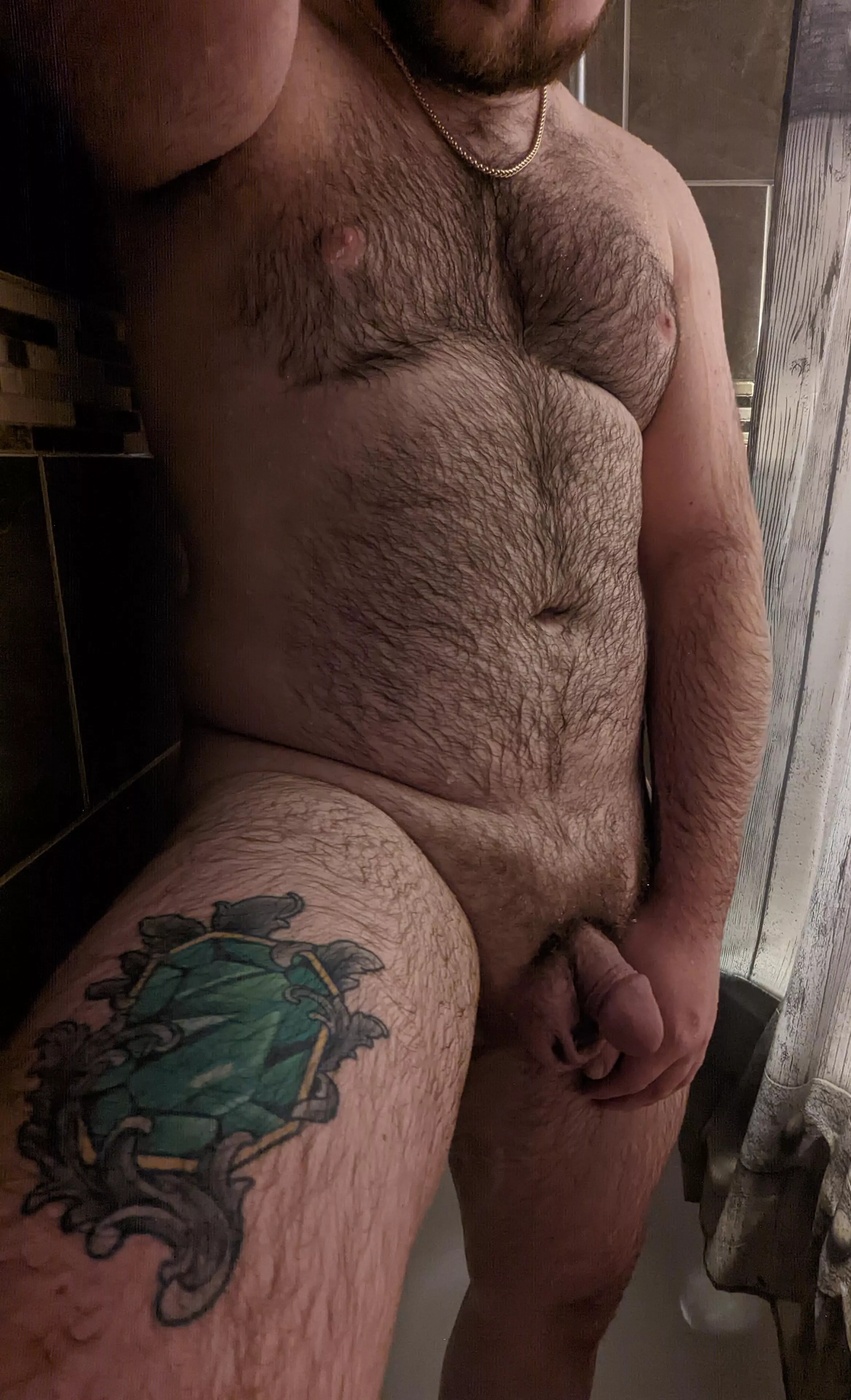 Happy New Years 🎆🥂 Maybe I'll manscape next year 😏