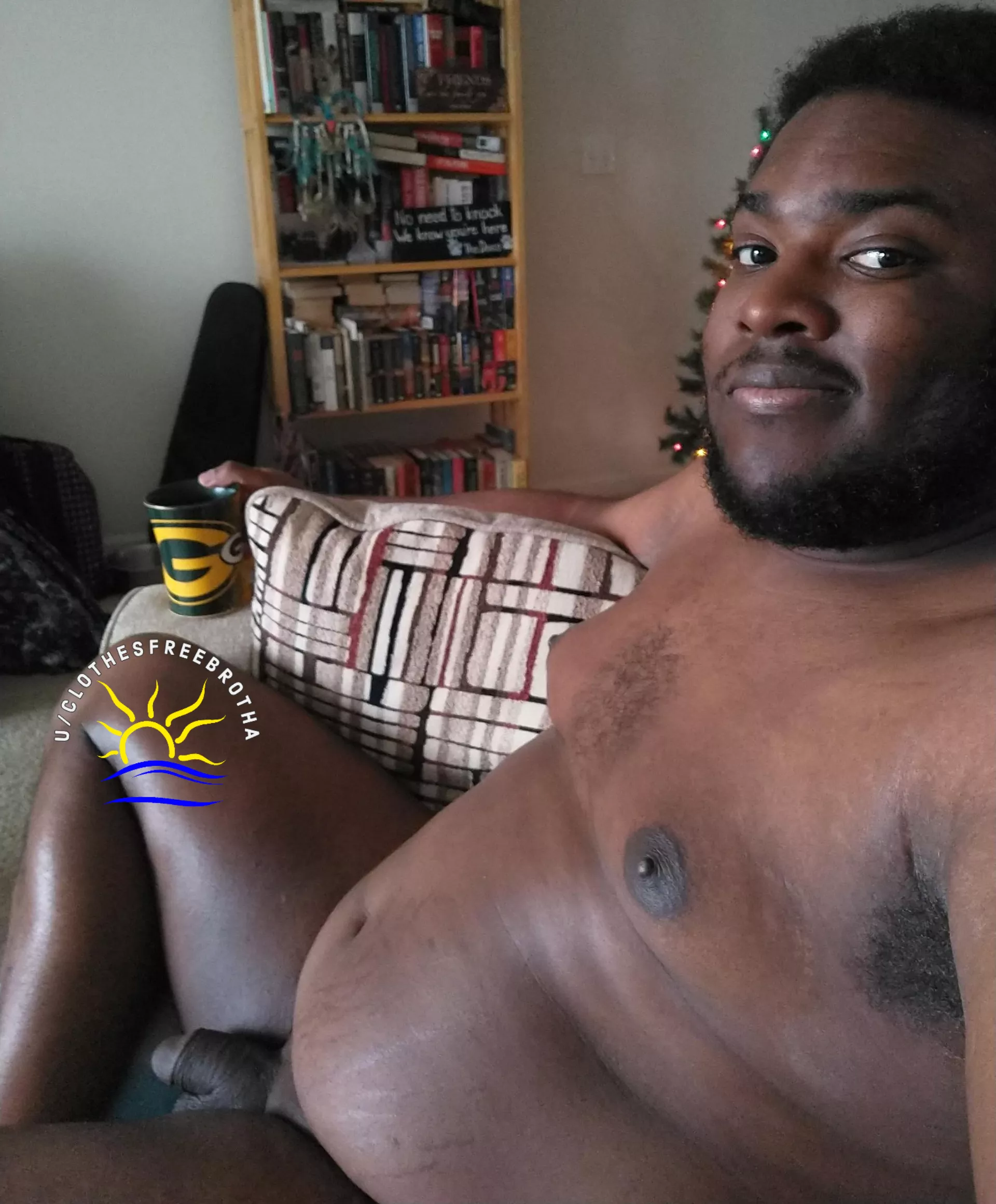 Happy nude Sunday! Spend it however you want and enjoy the free day