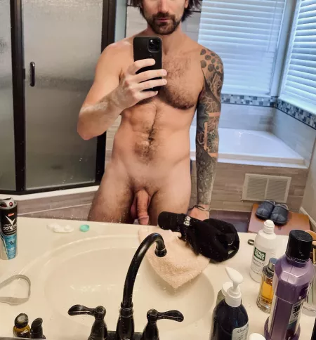 Happy Sunday. Anyone like construction boys? Iβm dirty after a hard days work.
