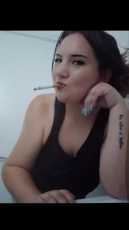 Happy Sunday funday 😉 I hope my dangle makes you hot and bothered 😈