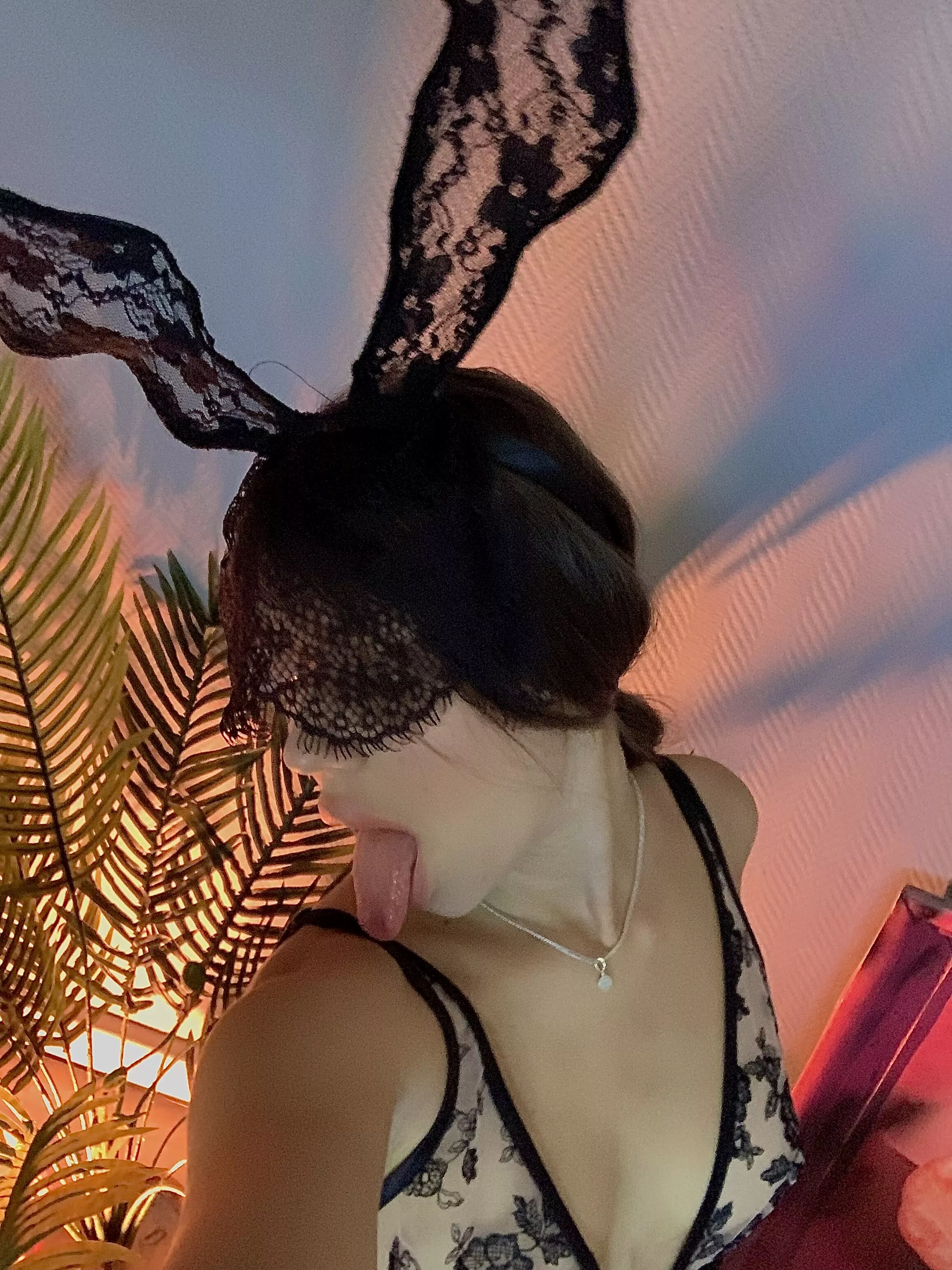 Happy Valentine's Day. But I'm [F] so sad that I don't have a mate, boys.😢 And I want to play with someone. Can anyone want to help?😘