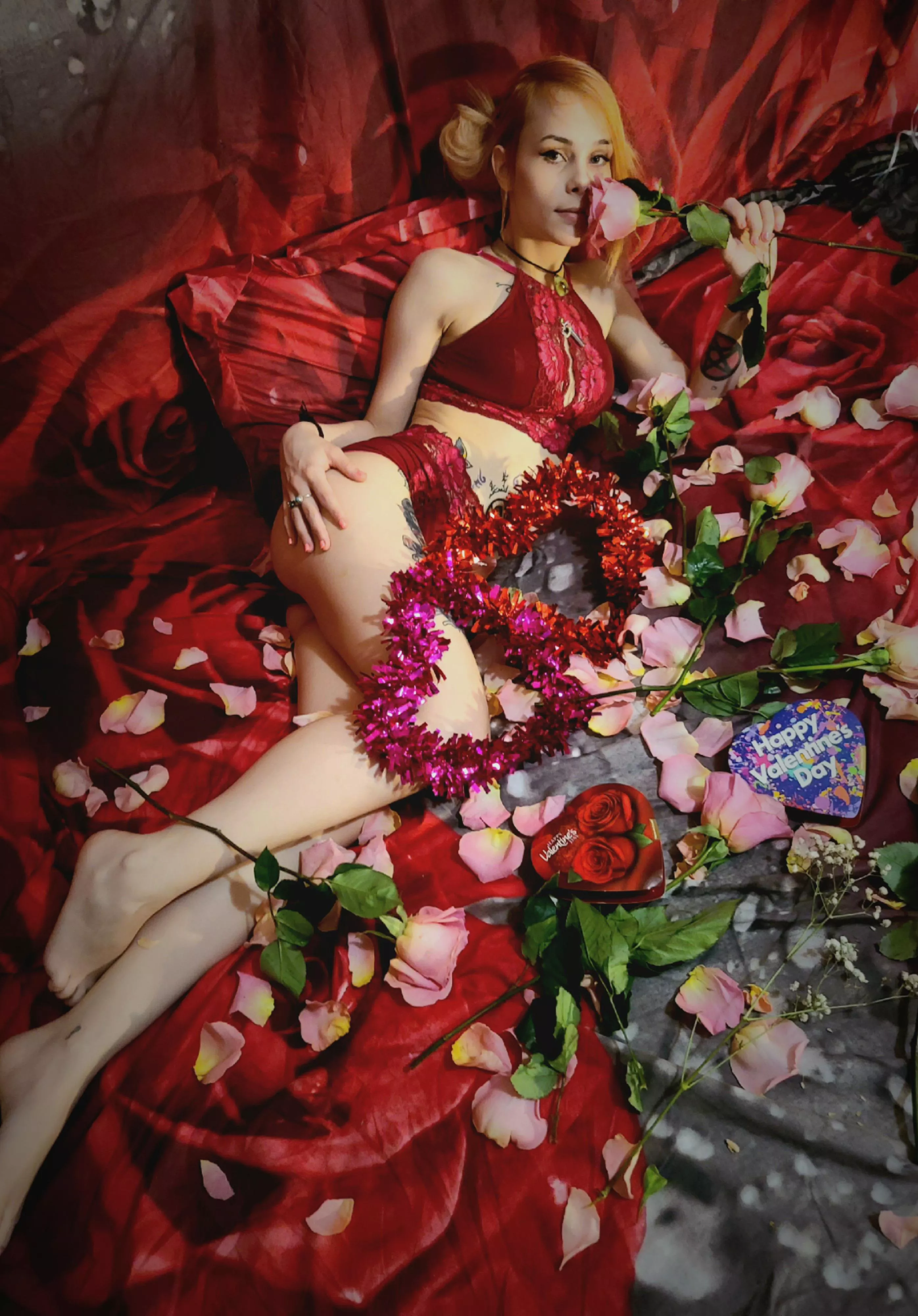 Happy valentines day everyone 💗 https://m.chaturbate.com/playingwithfire420/