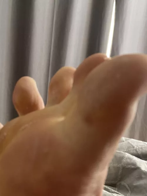 Happy Valentines Day to everyoneβ€οΈ! Tell me what you think of my feet. I wish someone could rub them for meπ π¦π£π¦ Shoot me a dm for more ππ¦