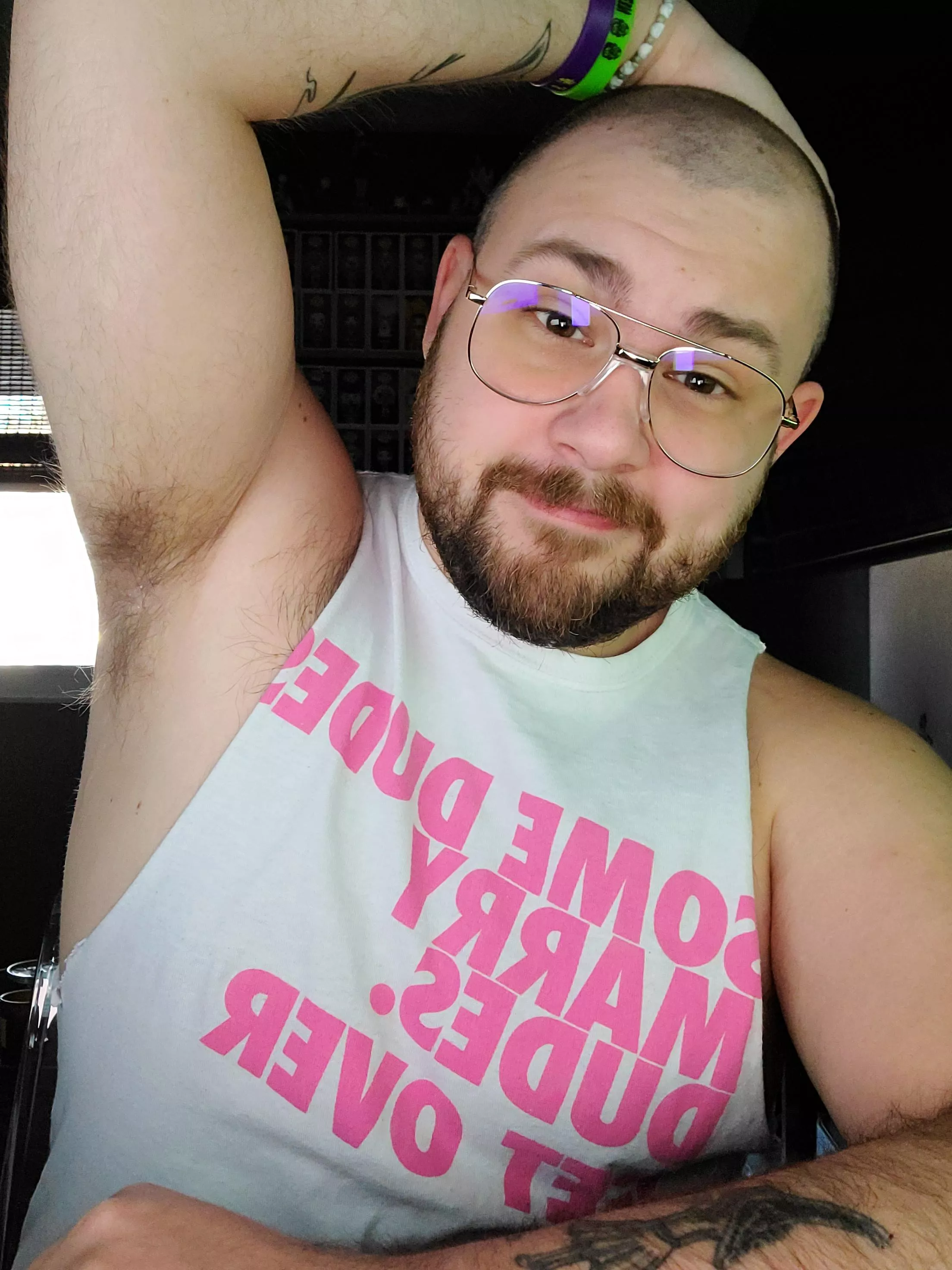 Happy Wednesday to all you beautiful bears and bear adjacent ✌✌✌