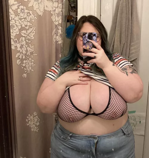 Happy weekend from my DDDs in fishnet