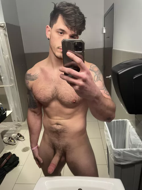 Hard in the locker room 😈