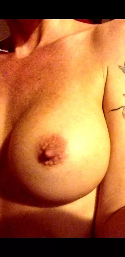 Hard nipple on X (F)