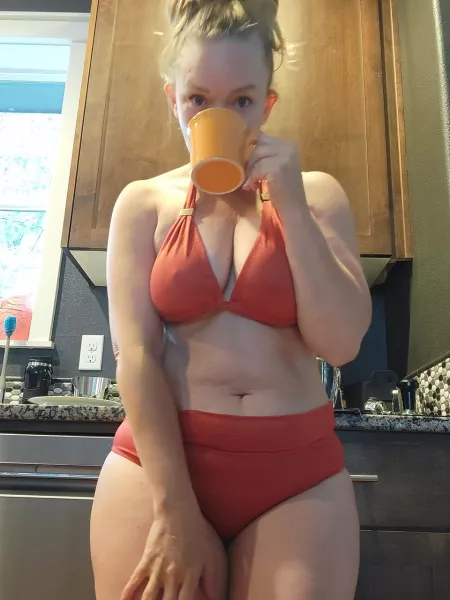 Hard nipples and strong coffee 😉 [F47]