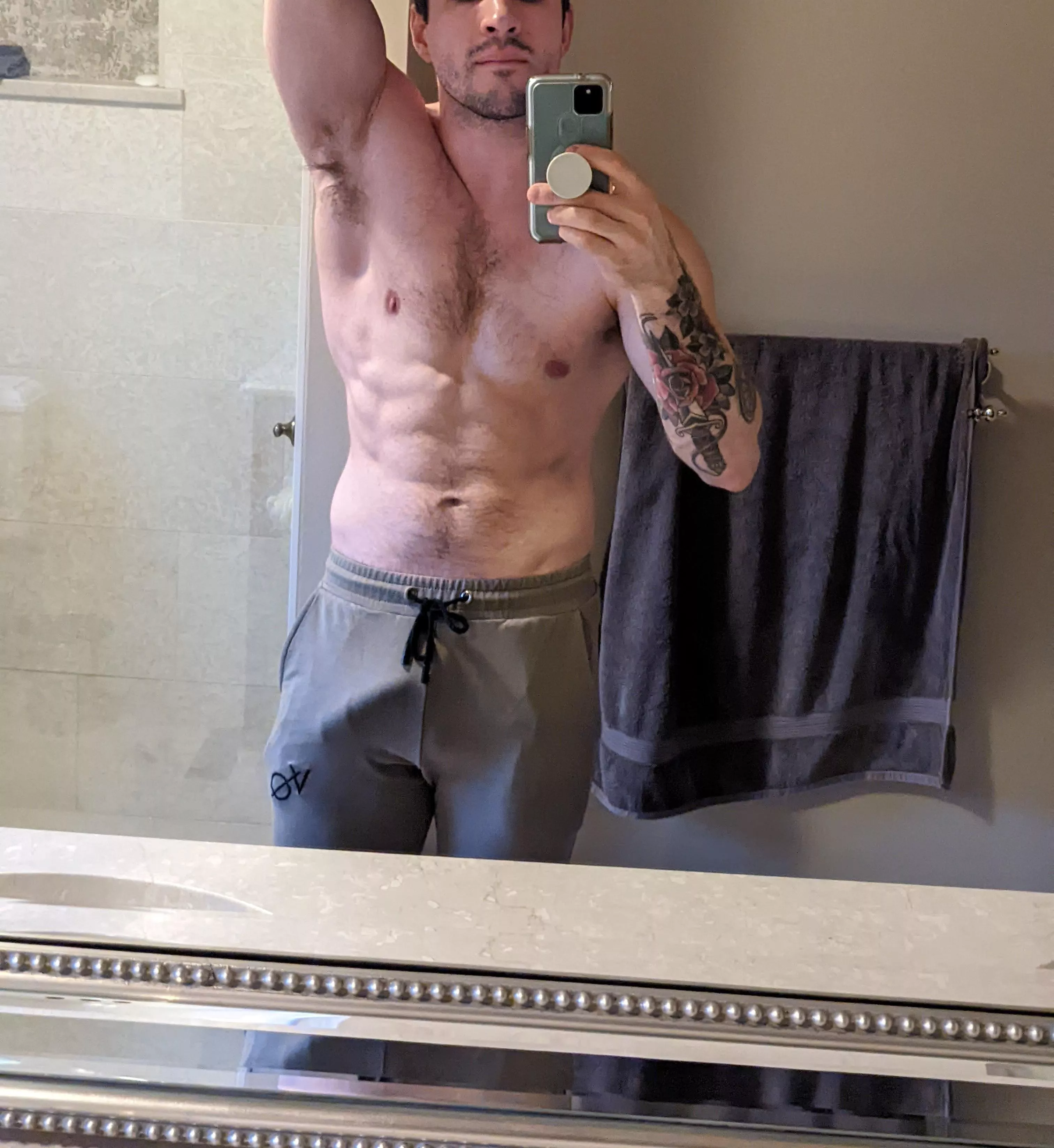 Hard to hide it in these pants 👀 wwyd if you saw me at the gym?