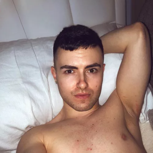 Have a bit of body dysmorphia but trying to take more pics π