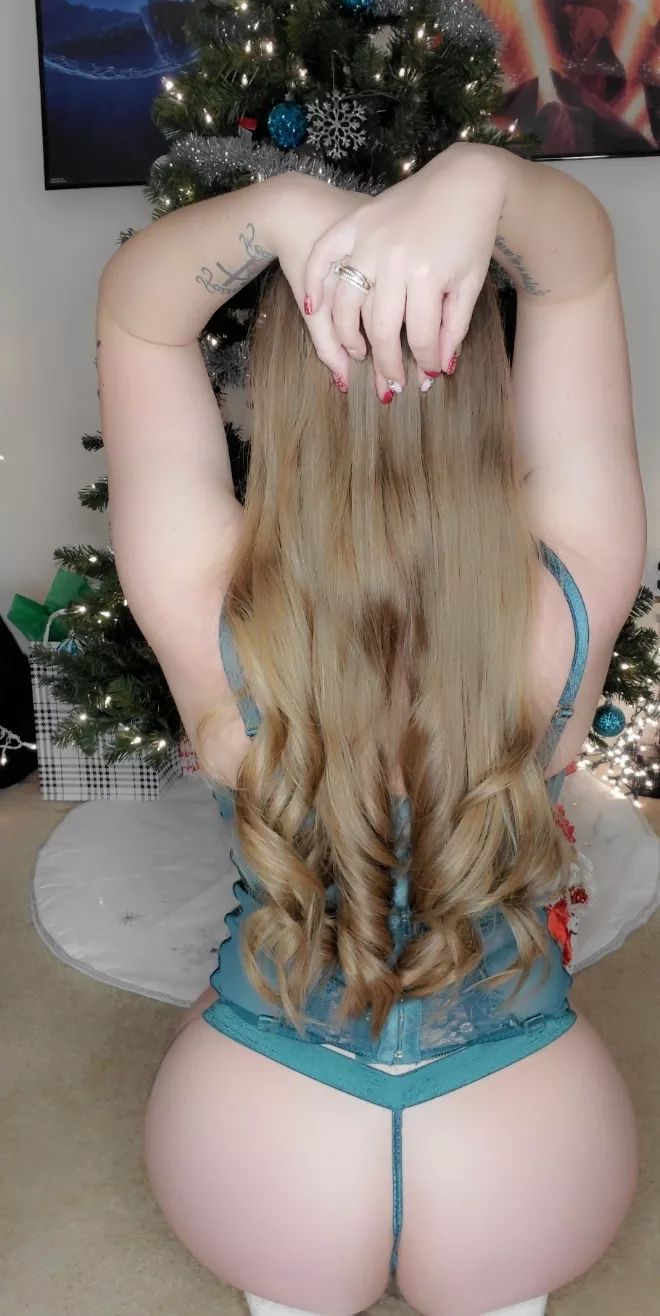 Have an asstastic Christmas loves [26F] [F] [26] F26