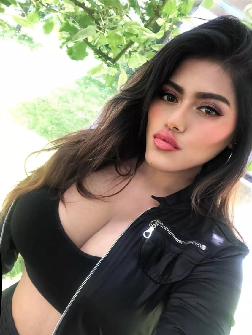 Have you done workout this week? πͺπΌ if not yet, i can be your unqualified trainer ππ€£ Have you done workout this week? πͺπΌ if not yet, i can be your unqualified trainer ππ€£