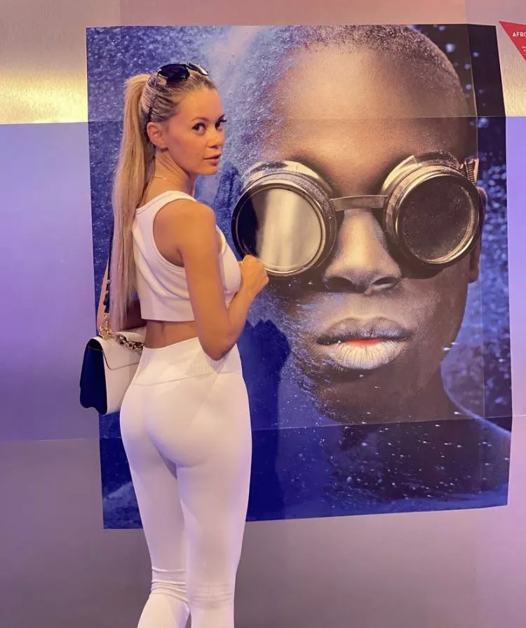 Have you ever thought about sex in the toilette of cultural exhibition😏🥵🥵