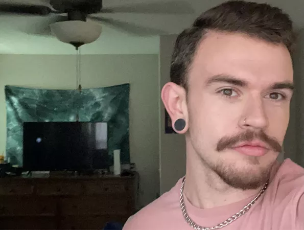 Haven’t had a no filter selfie in so long, feels weird 😳