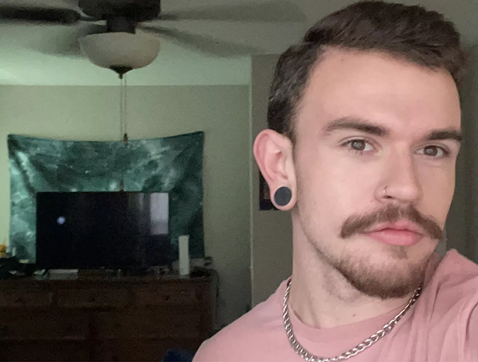 Haven’t had a no filter selfie in so long, feels weird 😳