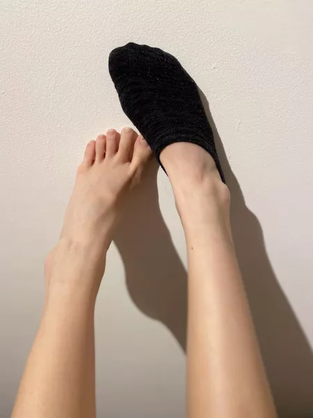 Havenāt post in a very long timeā¤ļø do you miss my cute little feet?