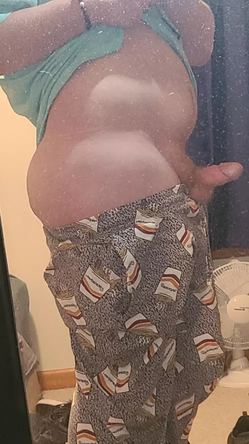 Haven't posted anything on Reddit in a hot minute, who wants to fuck my tight hole first? 😘