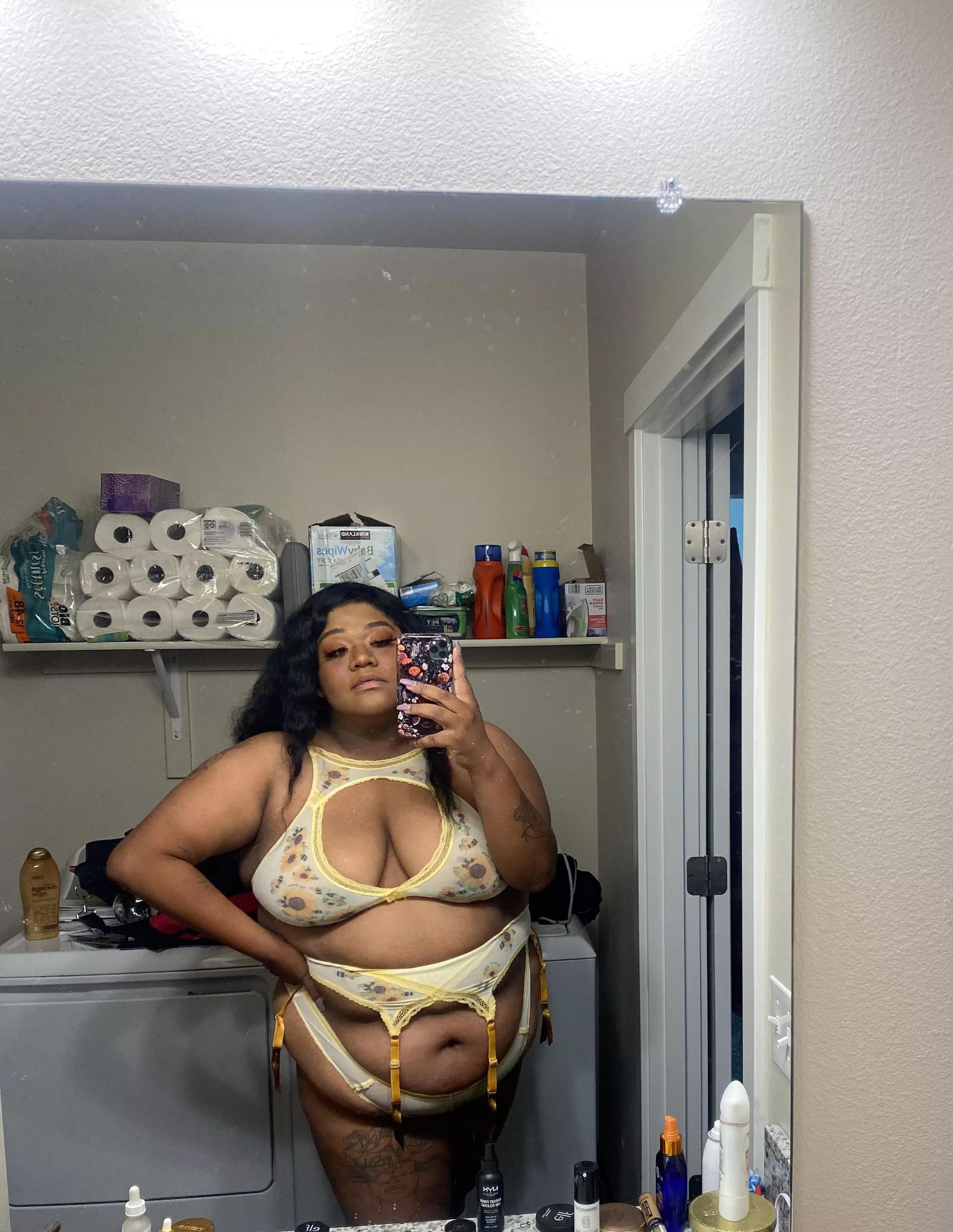 Haven’t worn lingerie in a few months. I think I’m in love