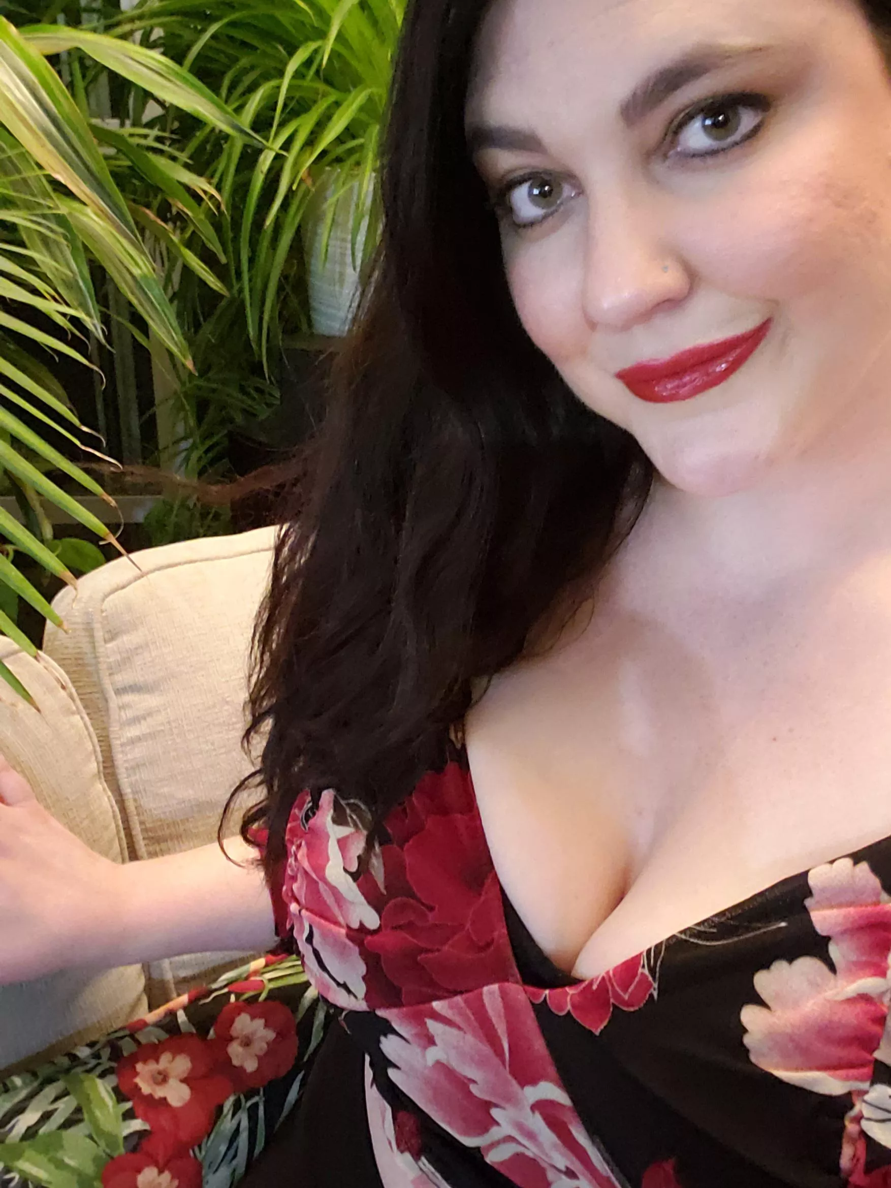 Having a hard time looking away? 💋