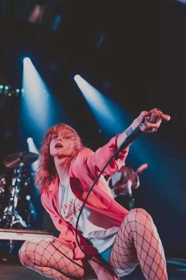 Hayley Williams makes me want to pound a bottom bud.