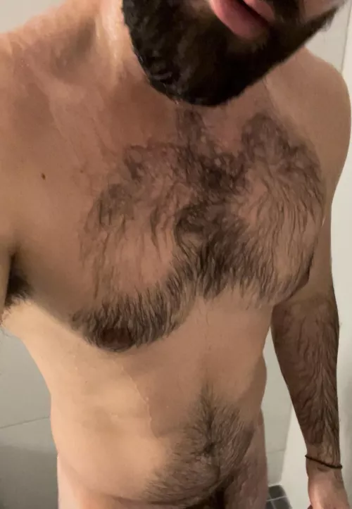 Head over for a shower 💦 OF: @DannyTerro