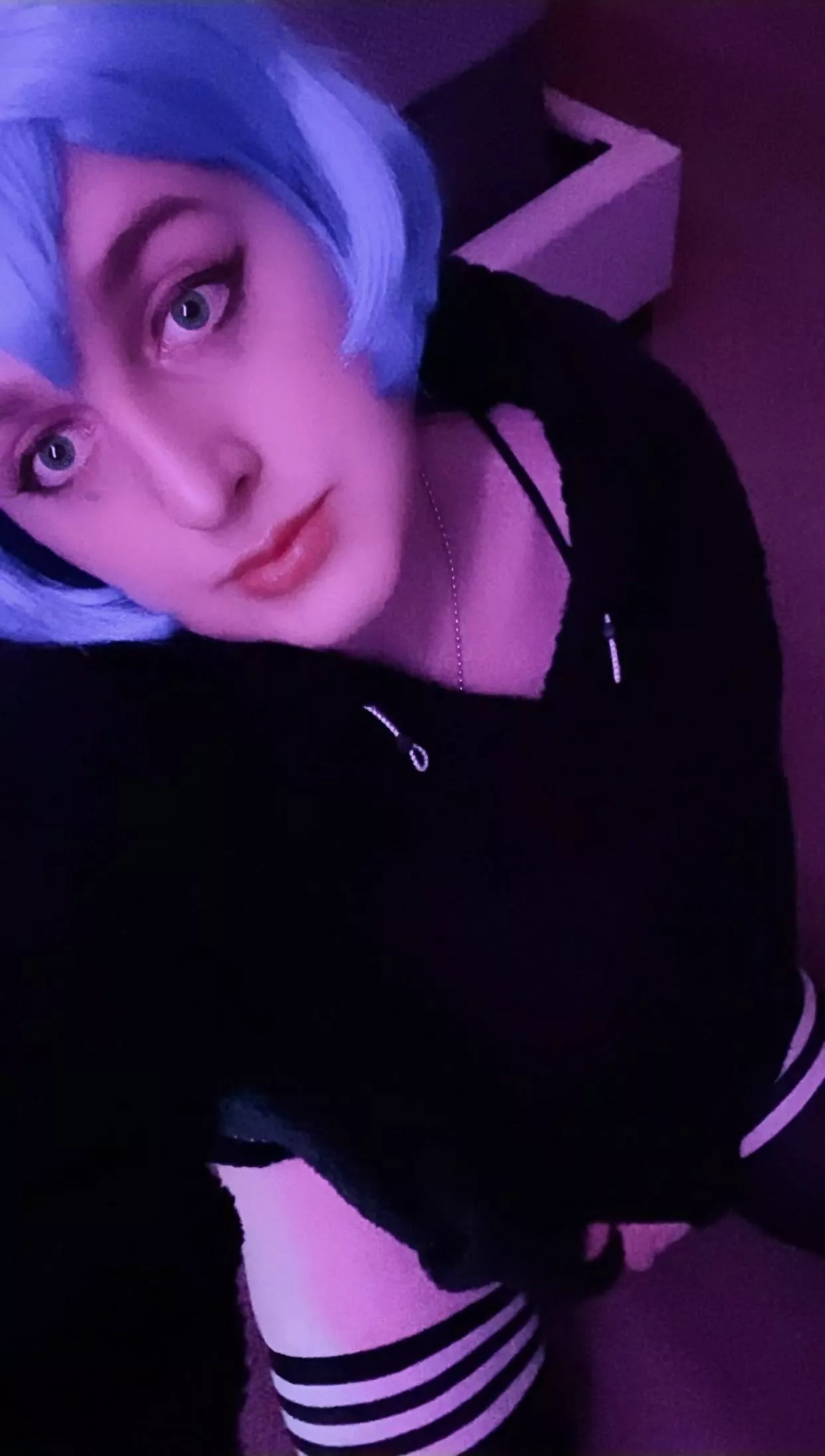 Head pats and cuddles?🥺