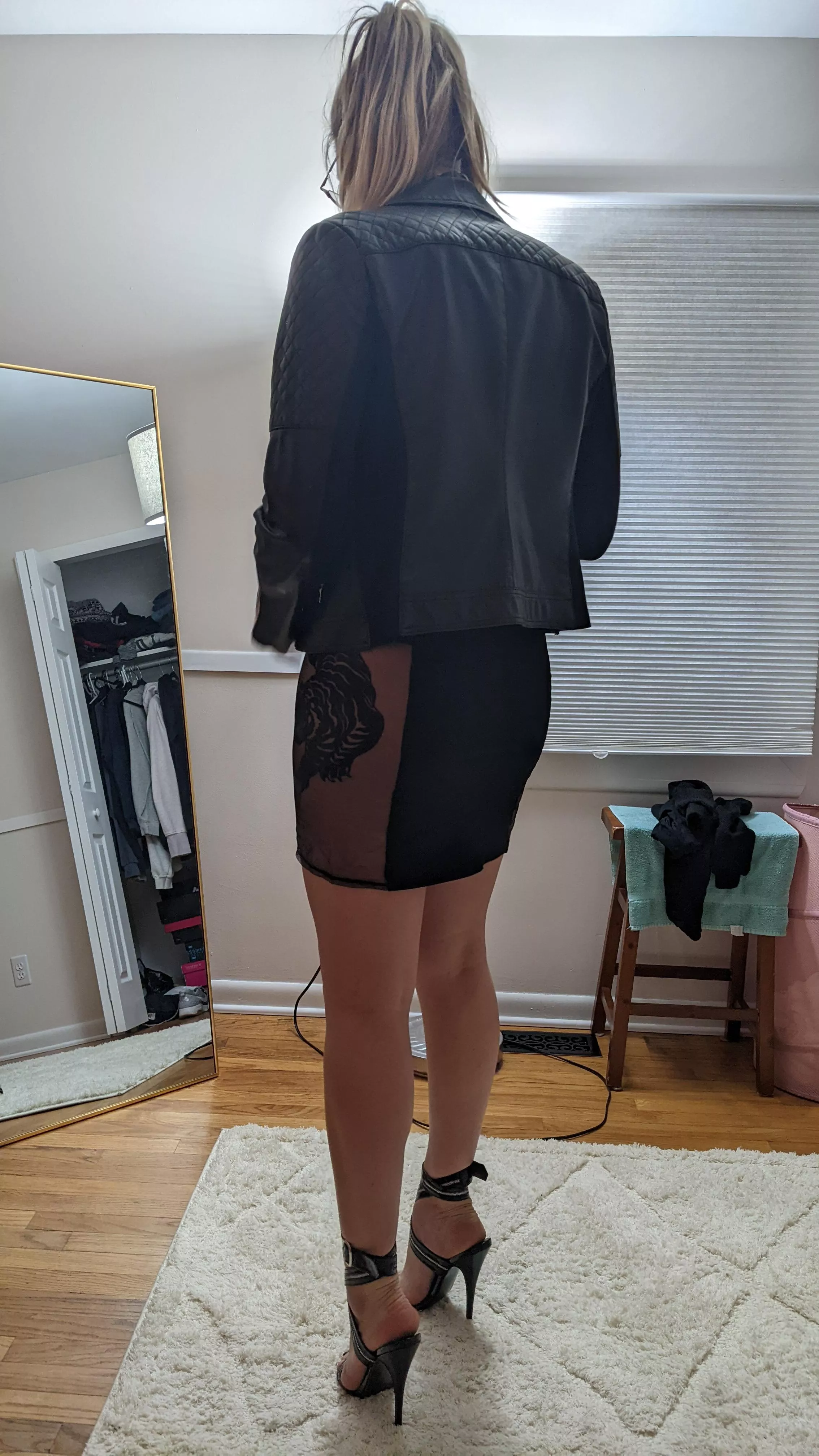 Headed out to dinner on this chilly night in my favorite 6' heels