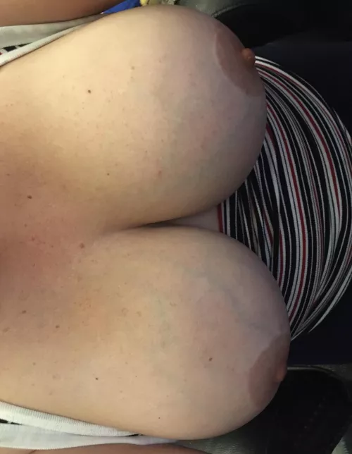 Heard you like mom tits? 😘