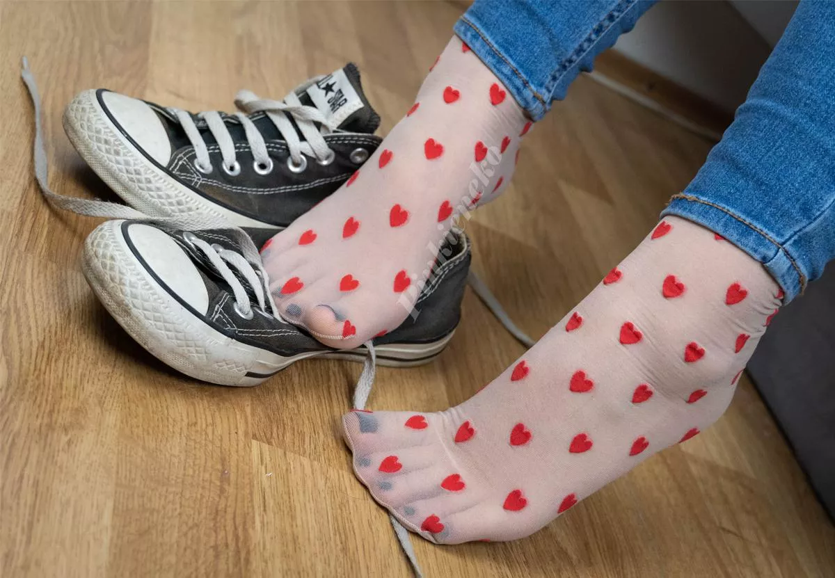 Heart nylon socks and converse