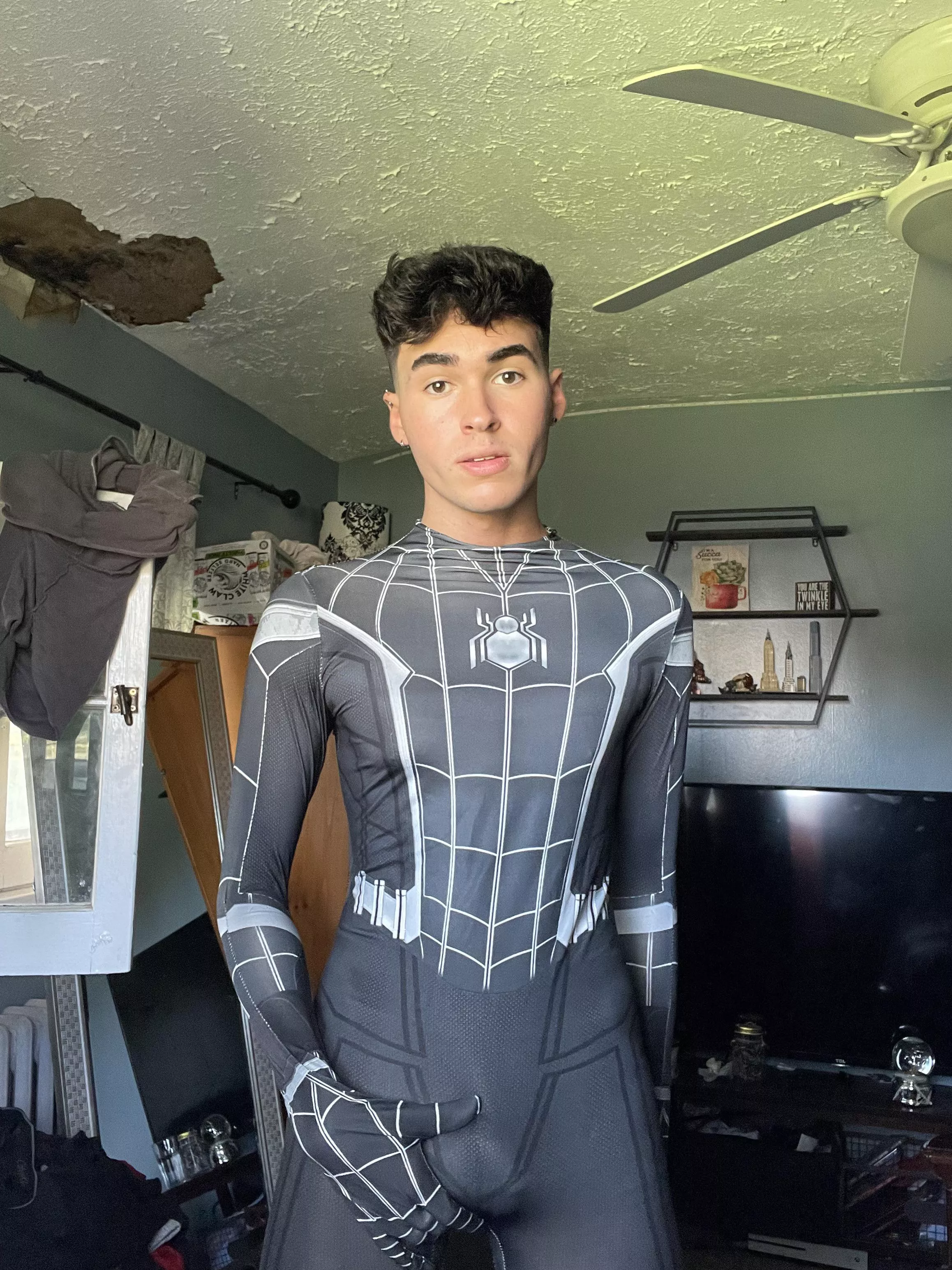 hehe 20 y/o spidey boy DMs are open